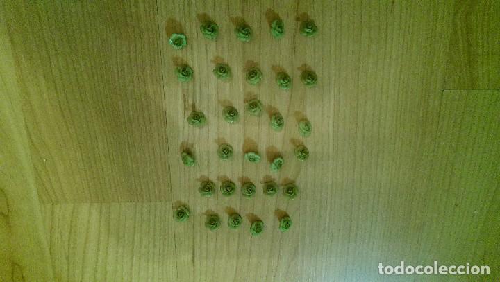 Collecting: 31 BOTONES INFANTILES &laquo;FLORES VERDES&raquo;