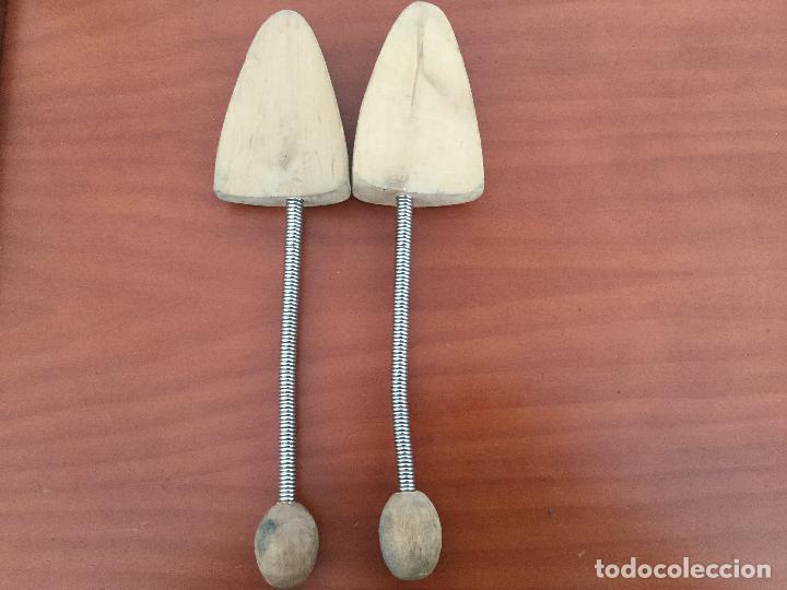 Collectionnisme: Pareja de hormas para zapatos.