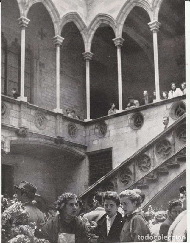 Coleccionismo: BARCELONA ANTIGUA - LAMINA / HOJA RECORTADA - PATIO DEL PALACIO DE LA GENERALIDAD - DIA DE SAN JORDI