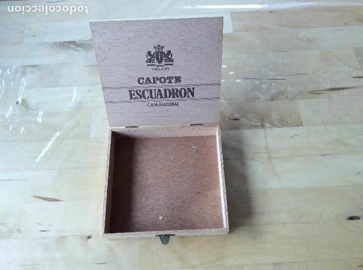 Coleccionismo: Caja cigarros de madera Capote Escuadr&oacute;n - Foto 1