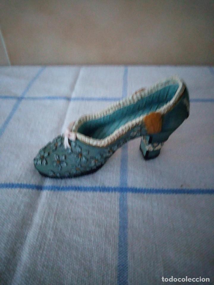 Coleccionismo: zapato de coleccion echo de resina - Foto 2