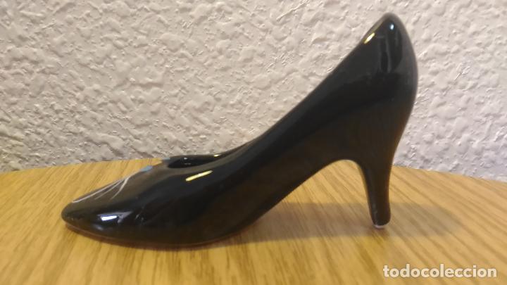 Coleccionismo: Zapato de tac&oacute;n de mujer. Decoraci&oacute;n. - Foto 2