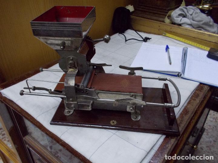 Coleccionismo: maquina cigarros victoria - Foto 1