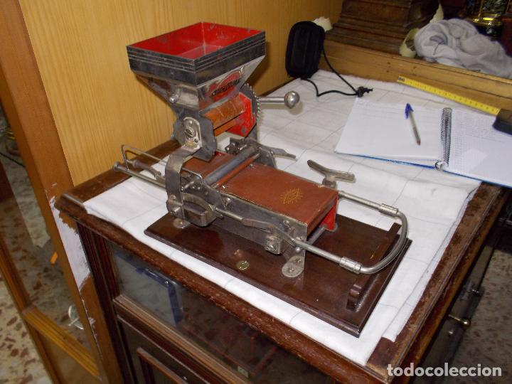 Coleccionismo: maquina cigarros victoria - Foto 5