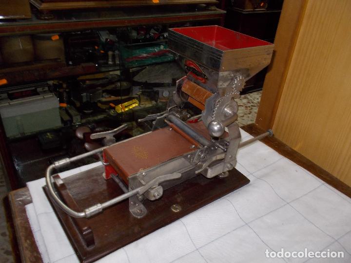 Coleccionismo: maquina cigarros victoria - Foto 12