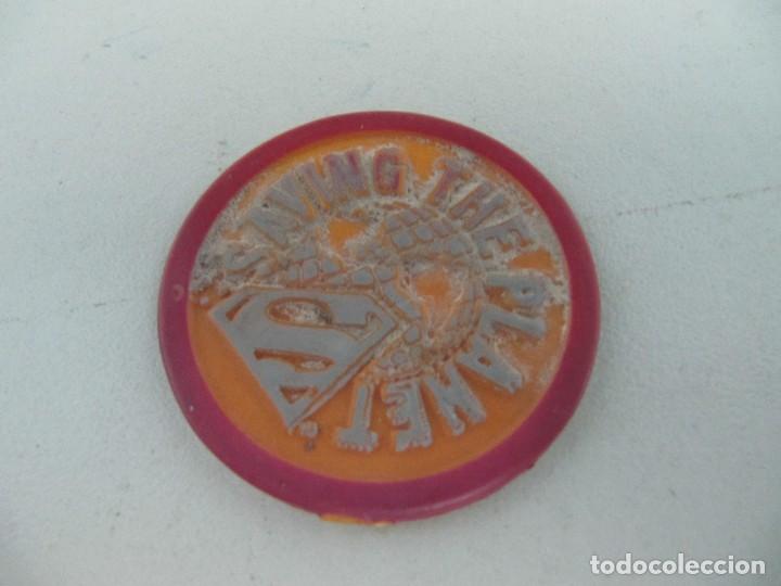 Coleccionismo: &zwj;♂️ Tazo/Moneda de Pl&aacute;stico Superman &rdquo;Saving the Planet&rdquo; &ndash; DISCAPA - Foto 1