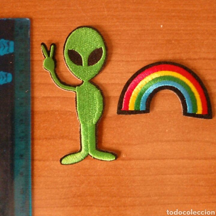 Coleccionismo: Parche alien paz y arcoiris lote de 2 - Foto 1