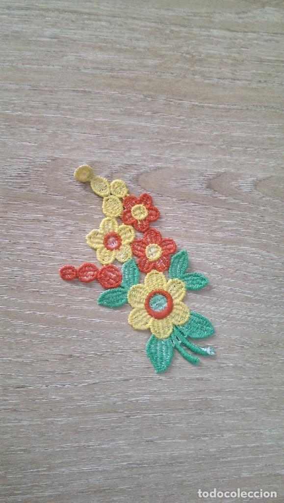 Collecting: ANTIGUA APLICACI&Oacute;N DE TELA &laquo;FLORES&raquo;