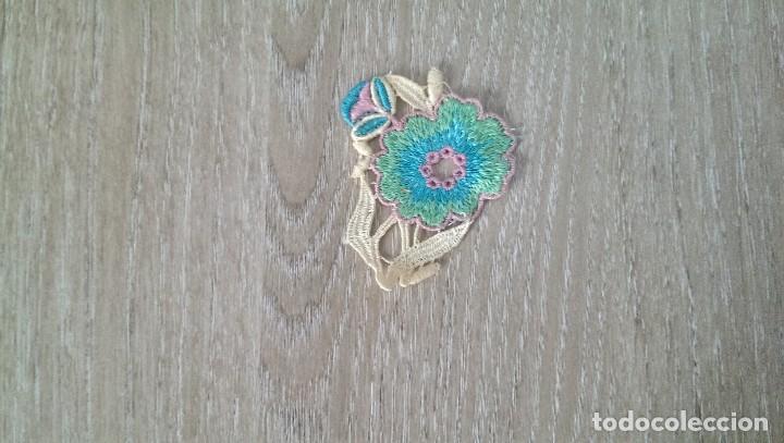 Collecting: ANTIGUA APLICACI&Oacute;N DE TELA &laquo;FLOR&raquo;