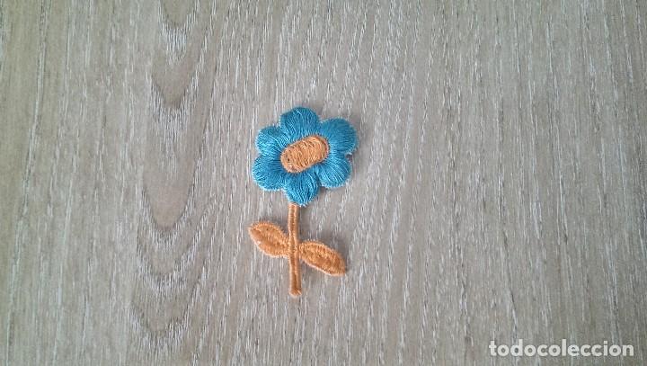 Collectionnisme: ANTIGUA APLICACI&Oacute;N DE TELA &laquo;FLOR&raquo;