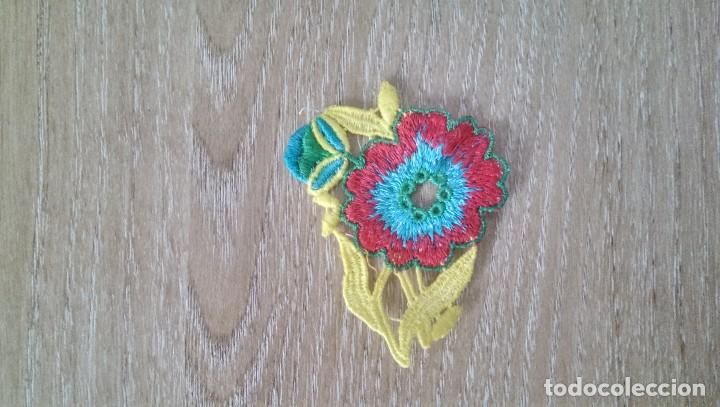 Sammeln: ANTIGUA APLICACI&Oacute;N FLORES DE TELA BORDADAS