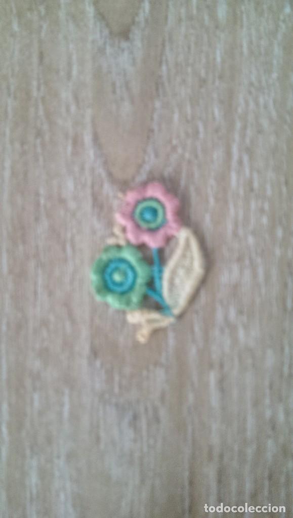 Collectionnisme: ANTIGUA APLICACI&Oacute;N FLORES DE TELA BORDADAS