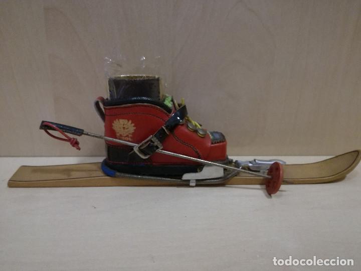 Coleccionismo: ANTIGUO SOUVENIR - ESQUI CON BOTA DEL TIROL (AUSTRIA)