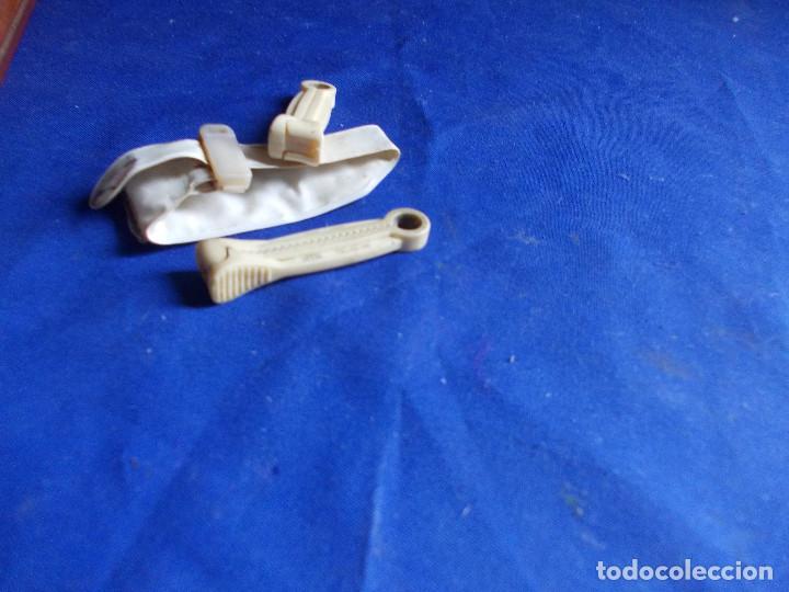 Coleccionismo: pinzas y pulsera de bebes - Foto 2