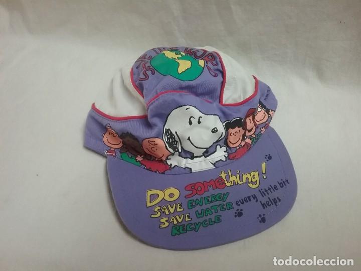 Coleccionismo: VISERA GORRA PEANUTS SNOOPY  Y SUS AMIGOS SALVAR EL MUNDO