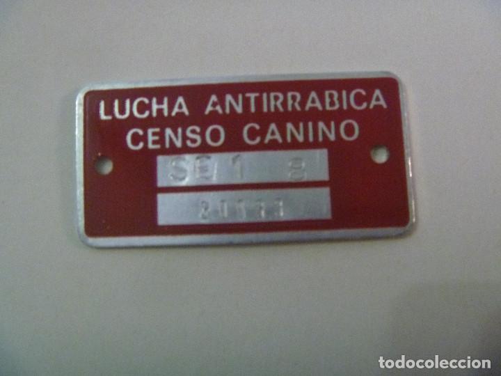 Coleccionismo: CHAPITA DE LA LUCHA ANTIRRABICA , CENSO CANINO . PLAQUITA PARA LA CORREA DEL PERRO . SEVILLA