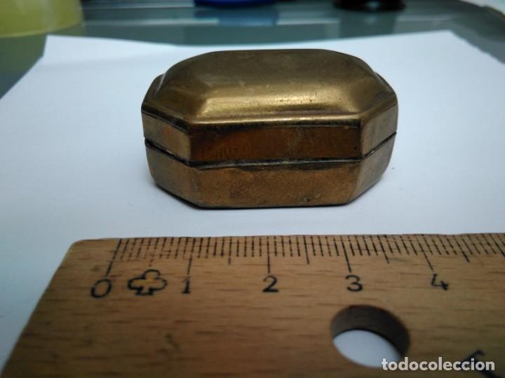 Coleccionismo: Caja met&aacute;lica para medicamentos o similares