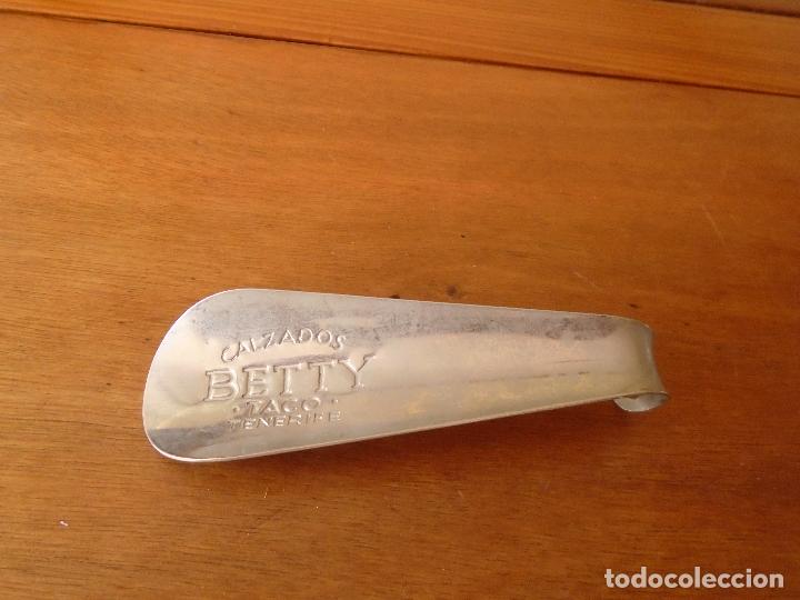 Coleccionismo: ANTIGUO CALZADOR PUBLICIDAD DE CALZADOS BETTY, EN TACO, LA LAGUNA, TENERIFE, CANARIAS.