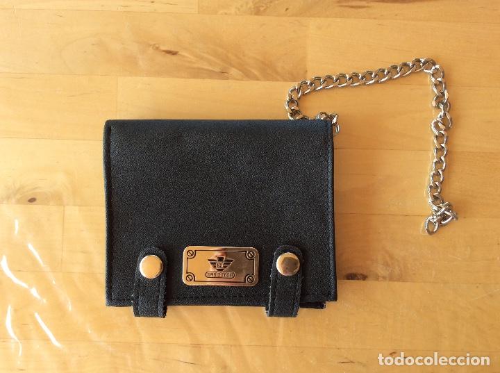 Coleccionismo: Cartera monedero con cadena