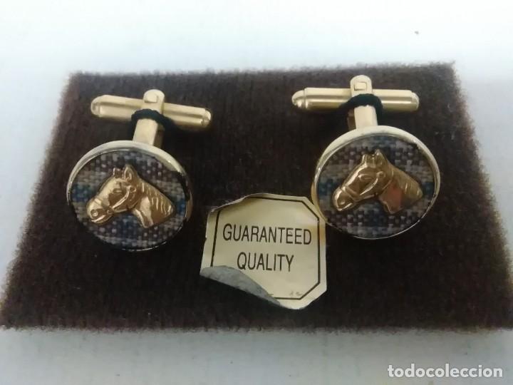 Coleccionismo: Gemelos de caballos dorados. 84