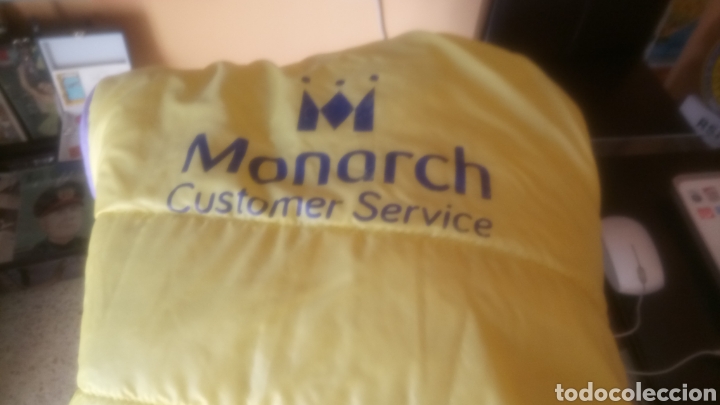 Coleccionismo: CHALECO DE LA DESAPARECIDA C&Iacute;A MONARCH AIRLINES. - Foto 1