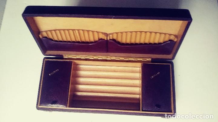 Coleccionismo: CAJA CIGARRERA DE MADERA FORRADA - Foto 1