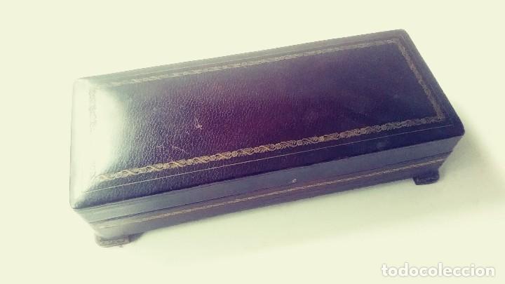 Coleccionismo: CAJA CIGARRERA DE MADERA FORRADA - Foto 2