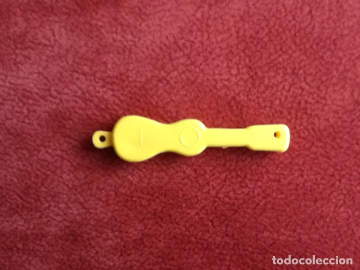 Coleccionismo: NAVAJAS A&Ntilde;OS 60-70. FORMA DE GUITARRA. SOLAMENTE EL CUERPO. ENVIO INCLUIDO EN EL PRECIO.