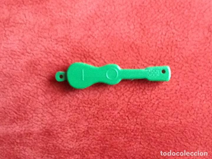 Coleccionismo: NAVAJAS A&Ntilde;OS 60-70. FORMA DE GUITARRA. SOLAMENTE EL CUERPO. ENVIO INCLUIDO EN EL PRECIO.