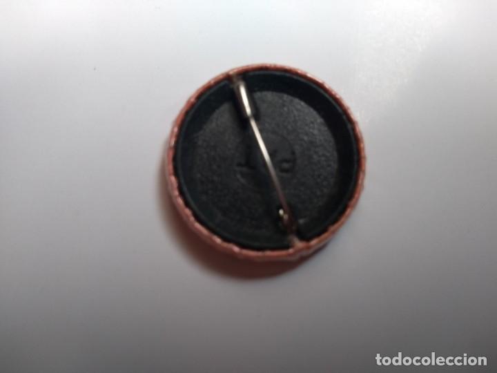 Coleccionismo: CHAPA PIN IMPERDIBLE MIRINDA - Foto 3