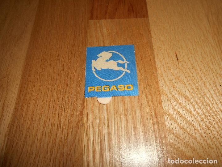 Coleccionismo: Pegatina peque&ntilde;a Pegaso A&Ntilde;OS 80 1,5X1,5 CM APROX.