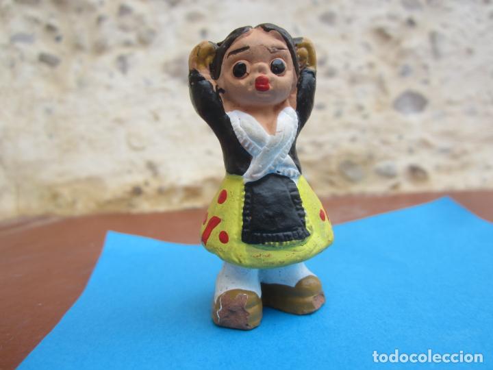Coleccionismo: figura de alborox  , mujer en traje regional