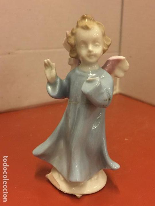 Coleccionismo: precioso angel en porcelana, acabado dorado. Mide aprox 8,5cms de largo Bonita expresion