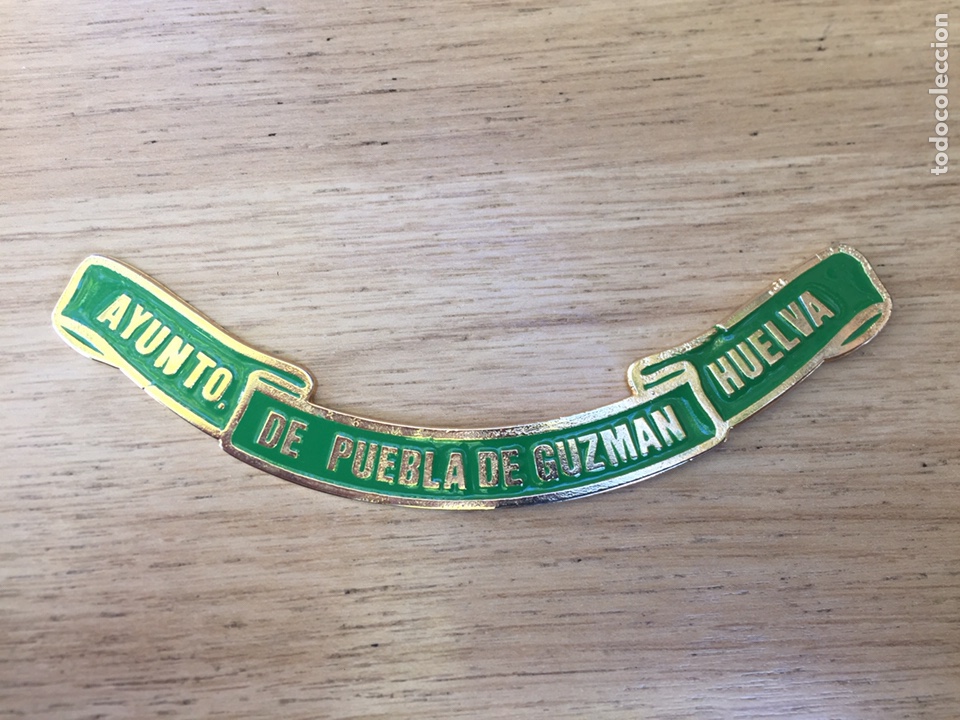 Coleccionismo: Chapa ayuntamiento de puebla de Guzm&aacute;n - huelva