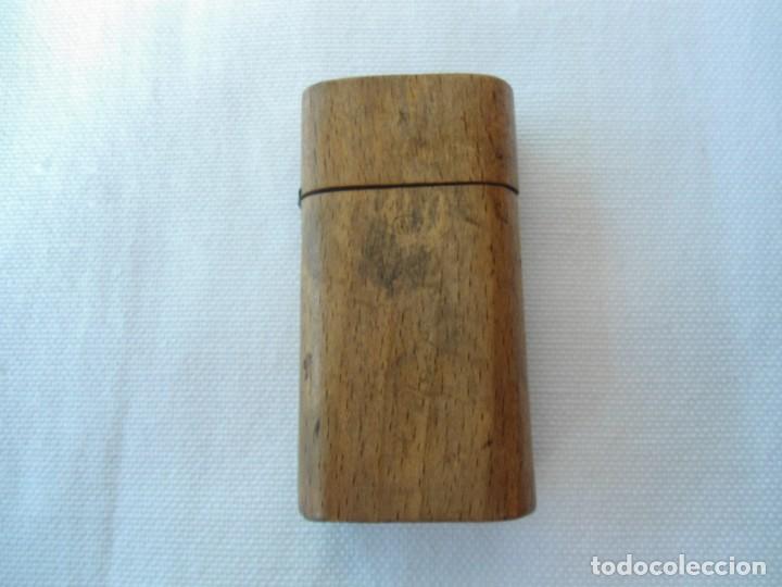 Coleccionismo: ANTIGUO CERILLERO DE MADERA - Foto 1
