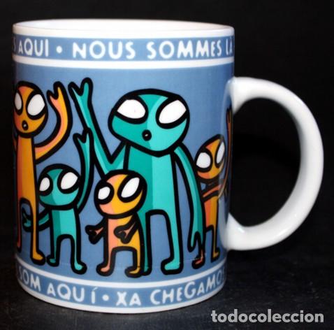 Coleccionismo: TAZA MUG PORCELANA - YA ESTAMOS AQUI (KUKUXUMUSU)