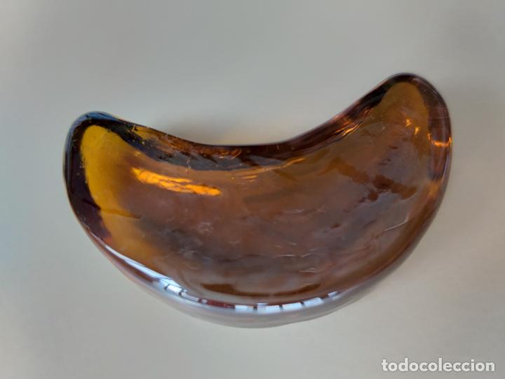Coleccionismo: Piedra de &aacute;gata con forma irregular. Tono ambar - Foto 1