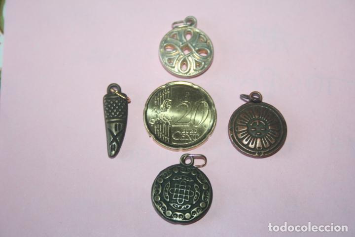 Coleccionismo: LOTE 4 COLGANTES DIFERENTES - Foto 1