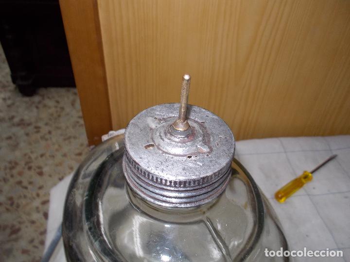 Coleccionismo: botella para rellenar mecheros - Foto 6