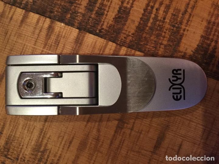 Coleccionismo: LINTERNA DE LECTURA MARCA DE CIGARRILLOS ELIXYR - Foto 1