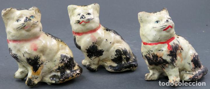 Coleccionismo: Conjunto de tres palilleros en papel papier mache en forma de gatos a&ntilde;os 20