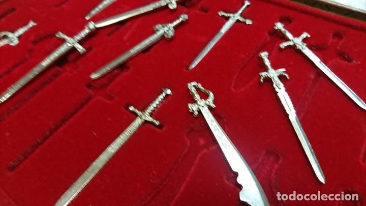 Coleccionismo: LOTE DE 10  ESPADAS HIST&Oacute;RICAS, 7 CM - Foto 2