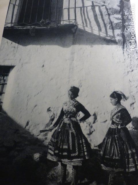 Collecting paper: LAGARTERA TOLEDO TIPOS ANTIGUA LAMINA HUECOGRABADO 1933 21 X 29 CMTS