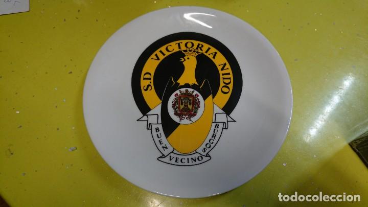 Coleccionismo: PLATO PORCELANA SOCIEDAD DEPORTIVA CLUB VITORIA NIDO - PE&Ntilde;A EL NIDO DE BURGOS