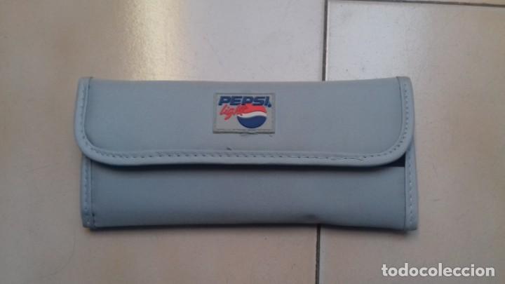 Coleccionismo: Neceser con brochas y espejo de Pepsi Light Nuevo - Foto 2