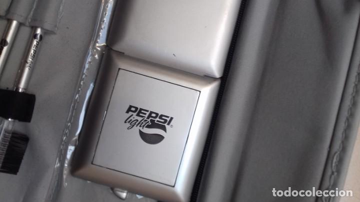 Coleccionismo: Neceser con brochas y espejo de Pepsi Light Nuevo - Foto 4