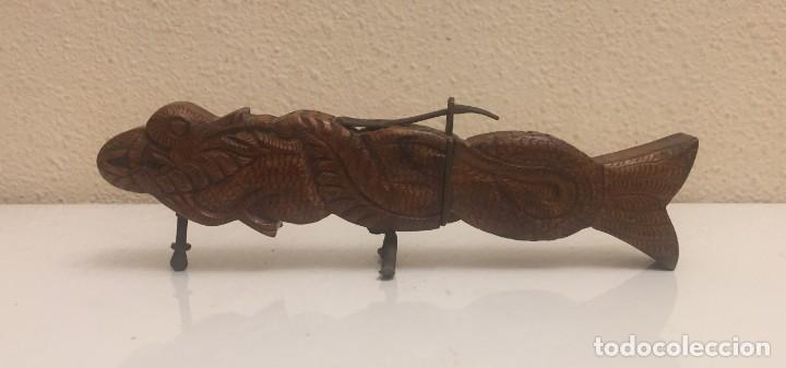 Coleccionismo: pez madera decorativa tailand&eacute;s - Foto 1