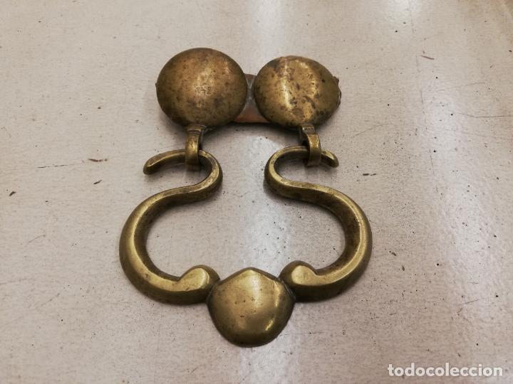 Coleccionismo: Antiguo tirador de puerta - Foto 1