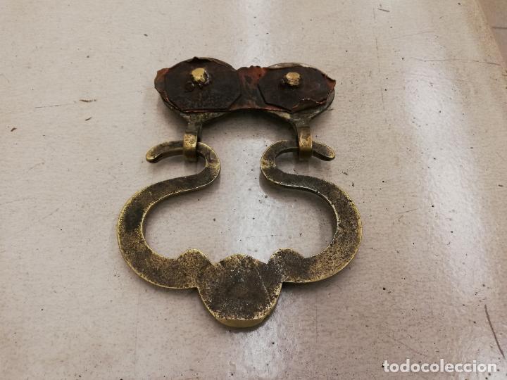 Coleccionismo: Antiguo tirador de puerta - Foto 2