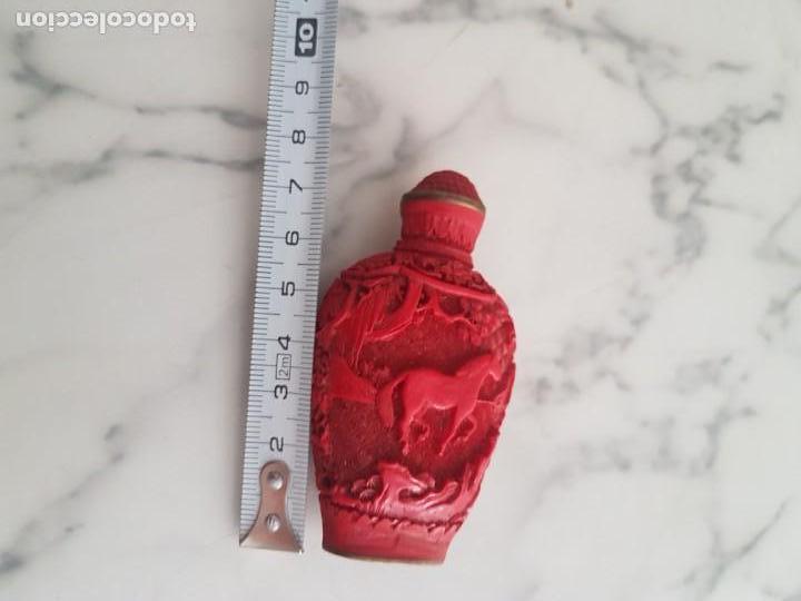 Coleccionismo: Botella para tabaco o perfumes - Foto 5
